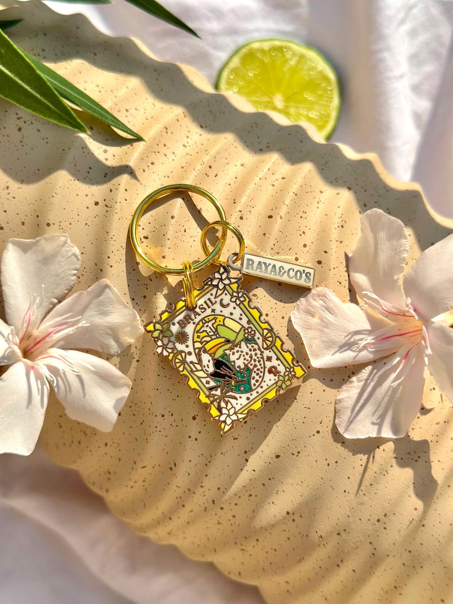 La Box Brésil  - Un collier, une médaille et une carte postale